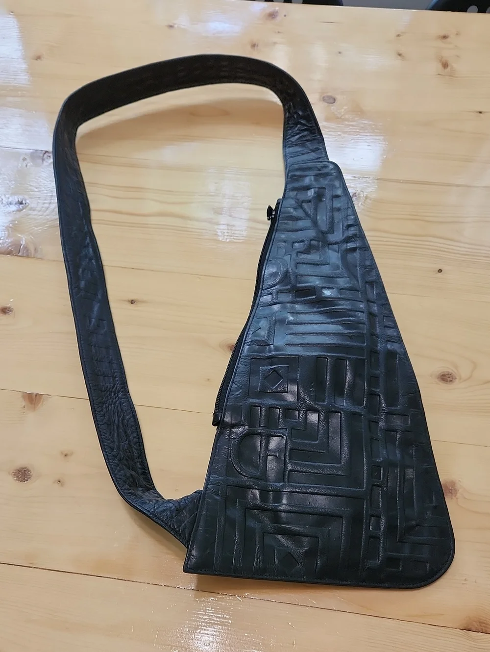 Vintage Due Fratelli Embossed Leather Sling Bag Black Crossbody Chest Pack Y2K